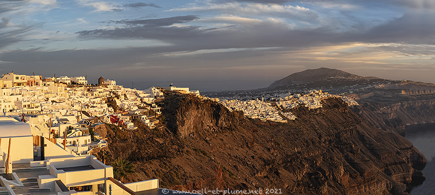 This image has an empty alt attribute; its file name is 21-SantoriniCaldera-1.jpg