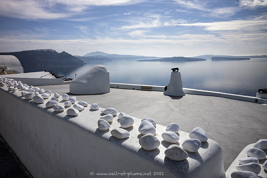 This image has an empty alt attribute; its file name is 24-SantoriniCaldera.jpg